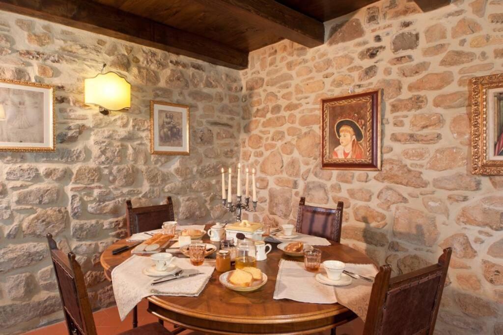 Villa Liz Tuscany, Private Pool, Hot Tub, Property Fenced, Pets Allowed Poppi Exterior photo